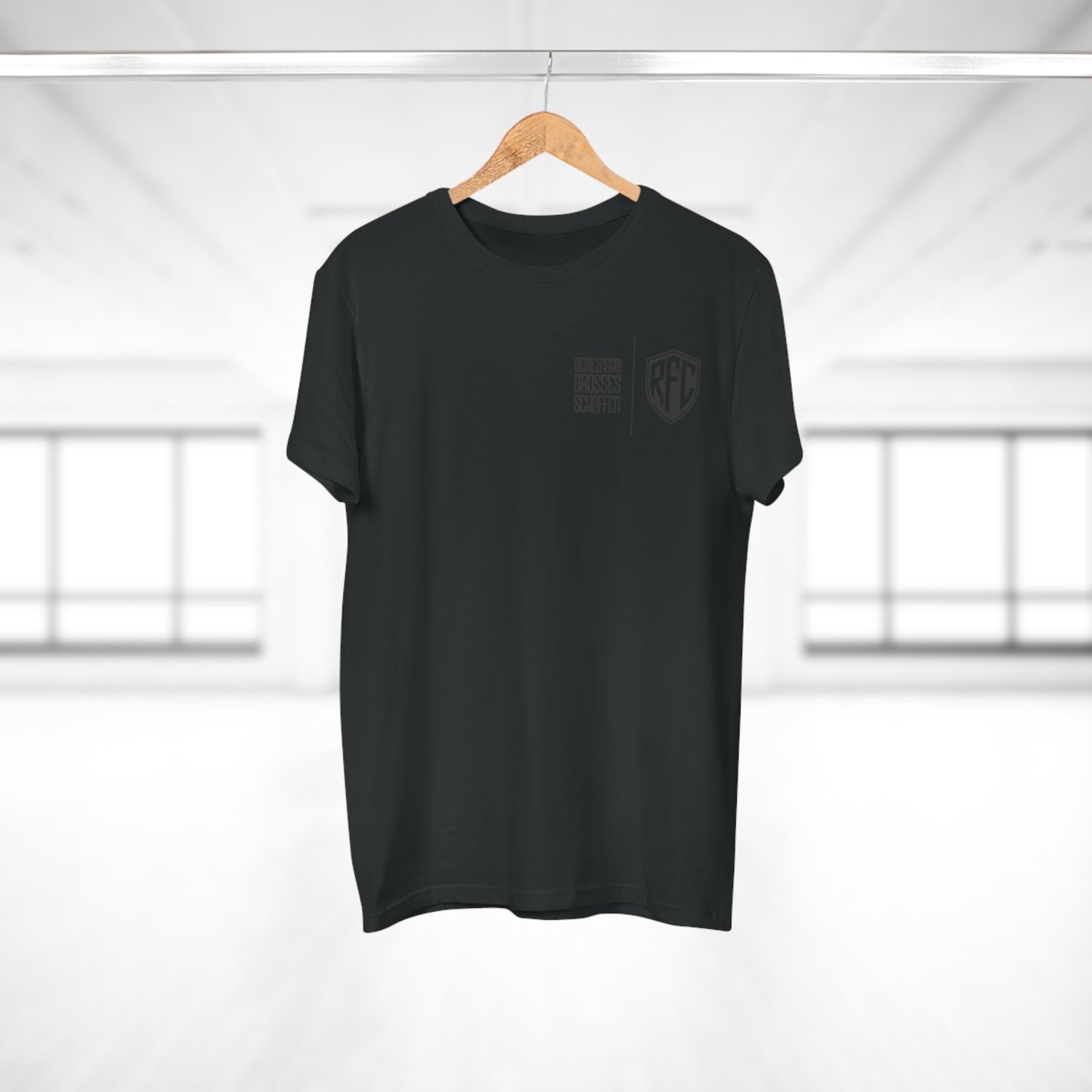 T-Shirt "AUS GUTEM HOLZ GESCHNITZT" (Unisex)